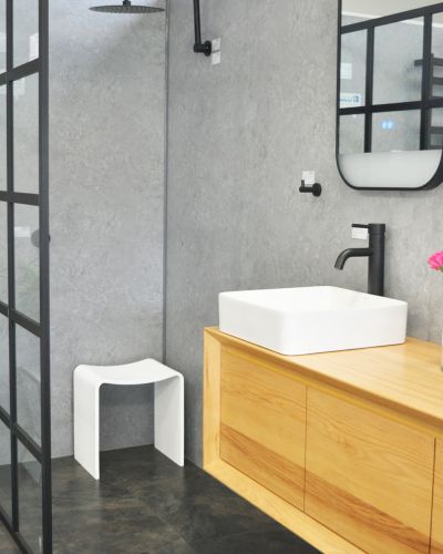 Arena Shower Stool Curve Matte White